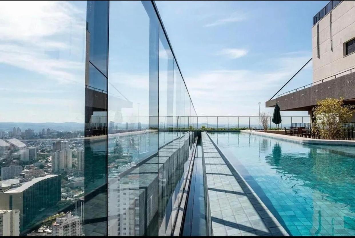 Lindo flat em prédio luxuoso - Excelente localização