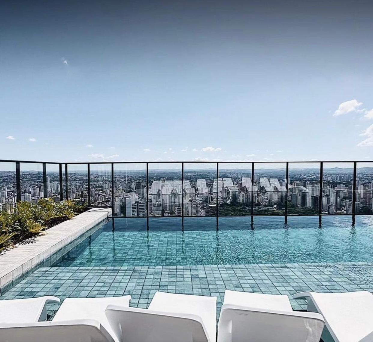 Lindo flat em prédio luxuoso - Excelente localização