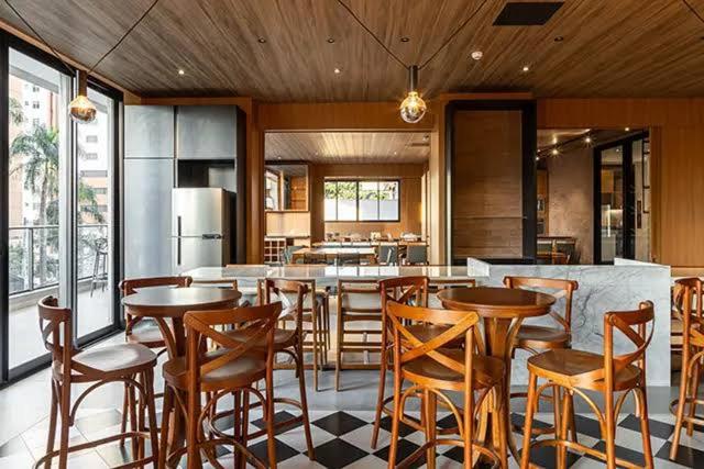 Lindo flat em prédio luxuoso - Excelente localização