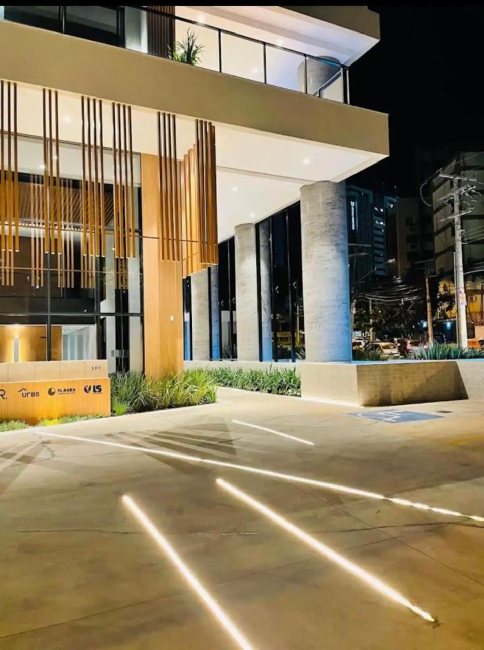 Lindo flat em prédio luxuoso - Excelente localização