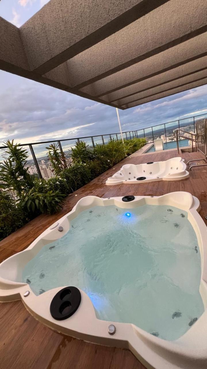 Lindo flat em prédio luxuoso - Excelente localização