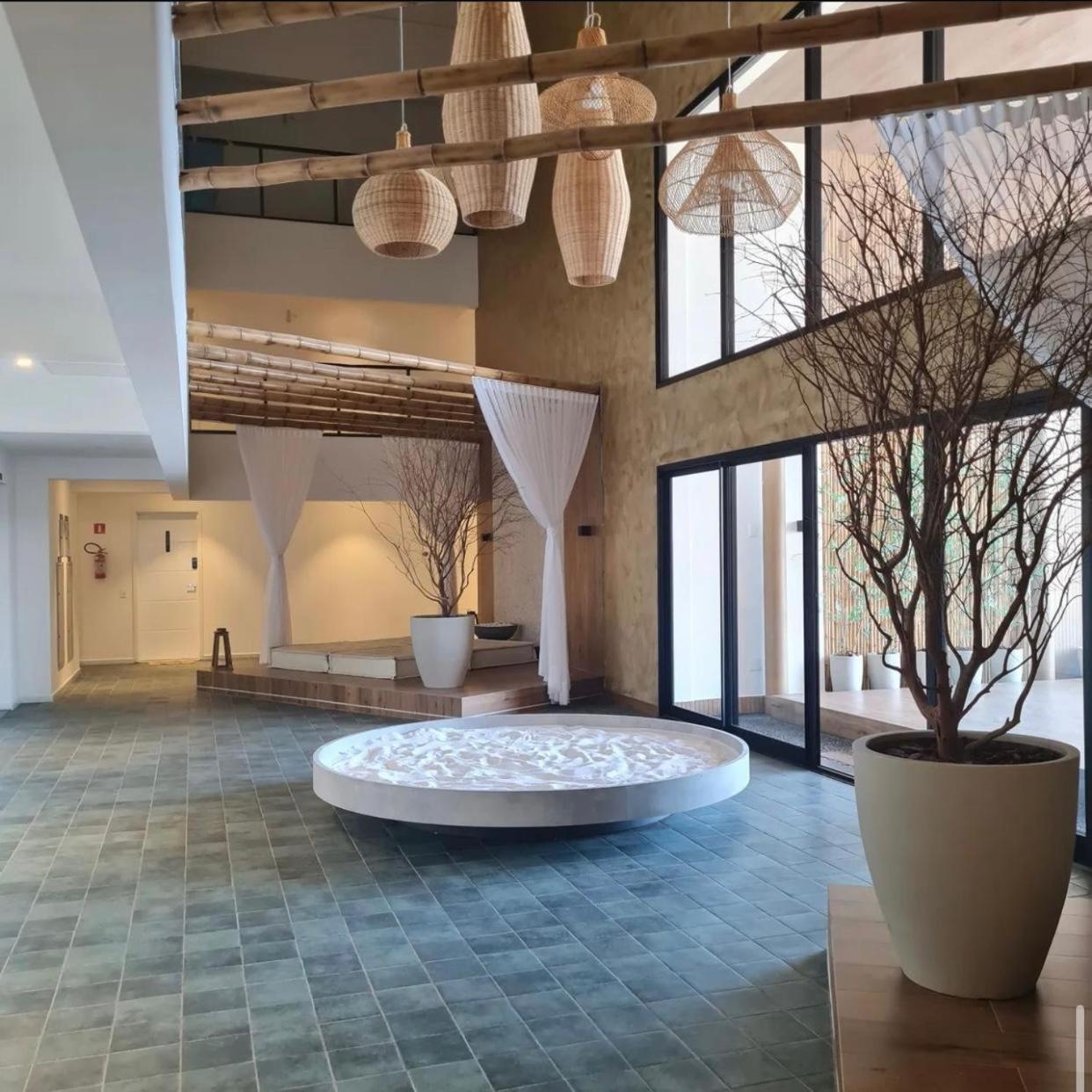 Lindo flat em prédio luxuoso - Excelente localização
