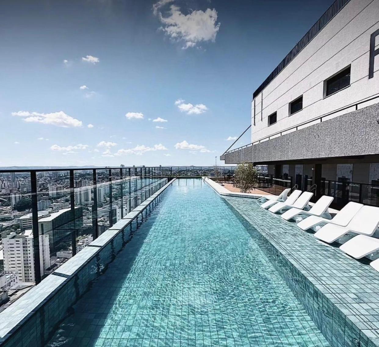 Lindo flat em prédio luxuoso - Excelente localização