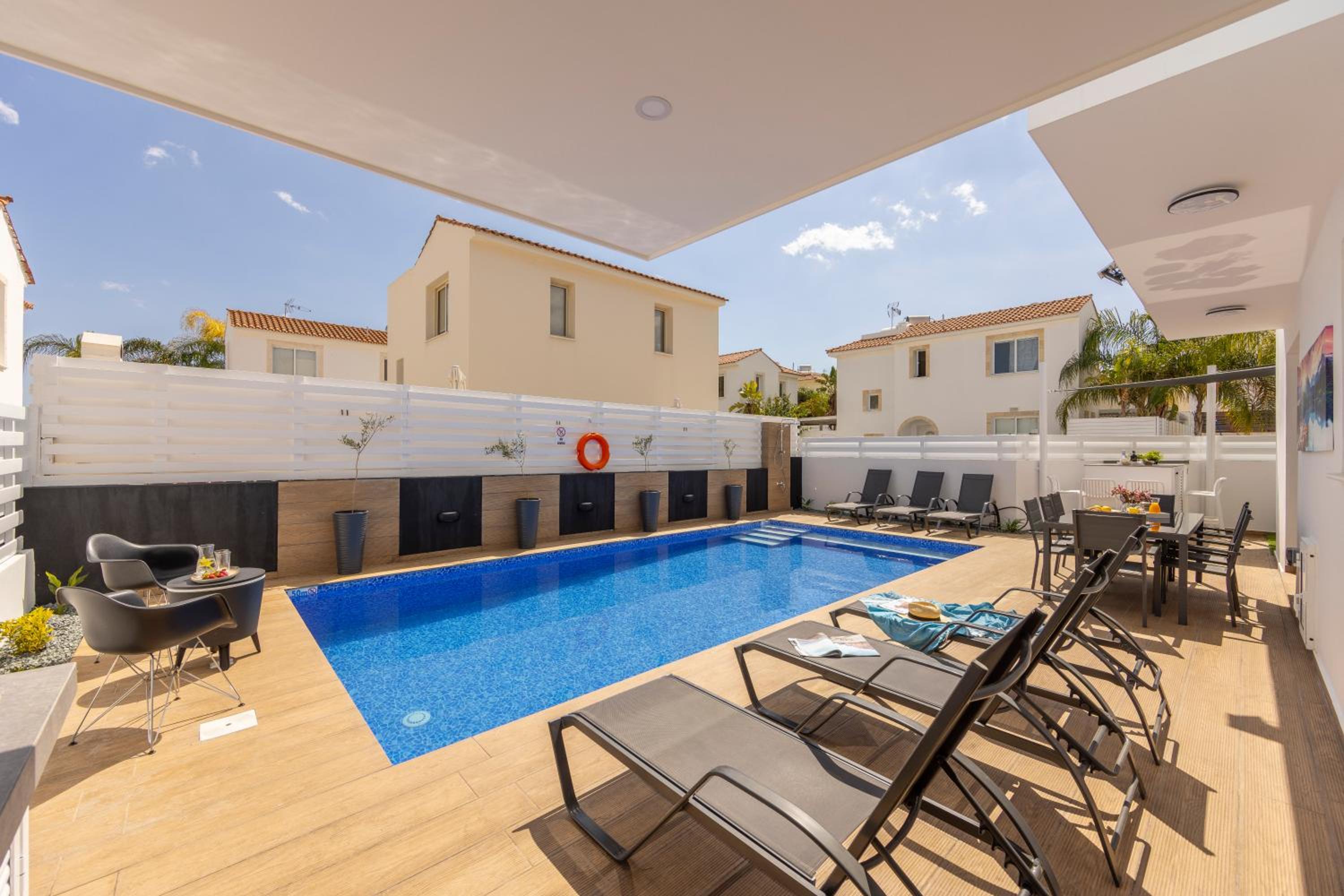 The Second Diamond Protara - 2' Walk to Beach