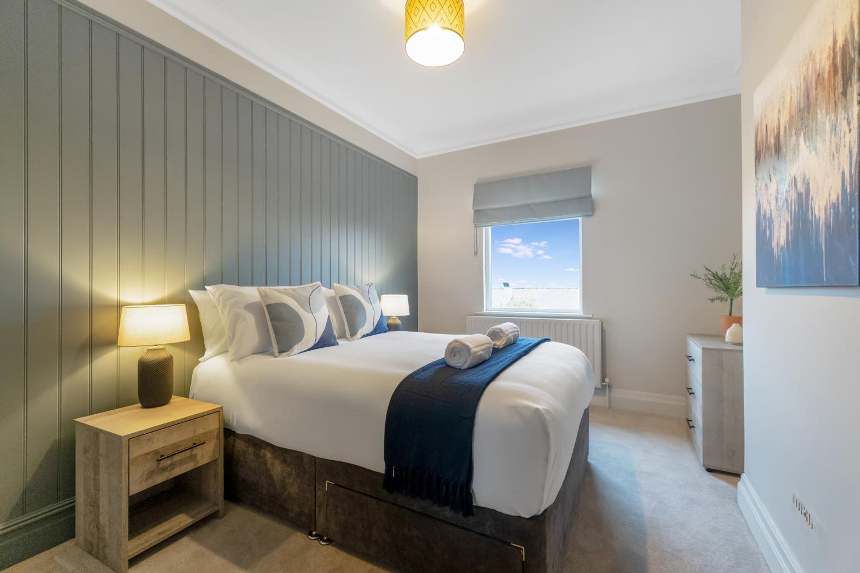 Luxury 3 Bed Apartment in Darlington City Centre by Stay With Us, Ideal for Families & Large Groups, FREE WIFI! view 2