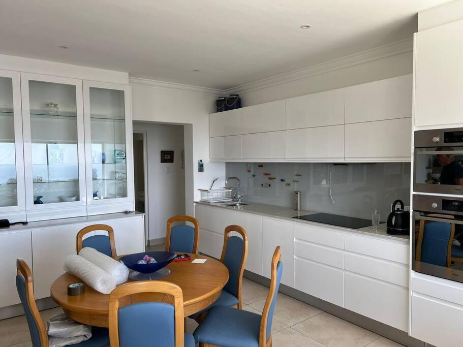 Camps Bay 2 Bed Sea Grand View view 3