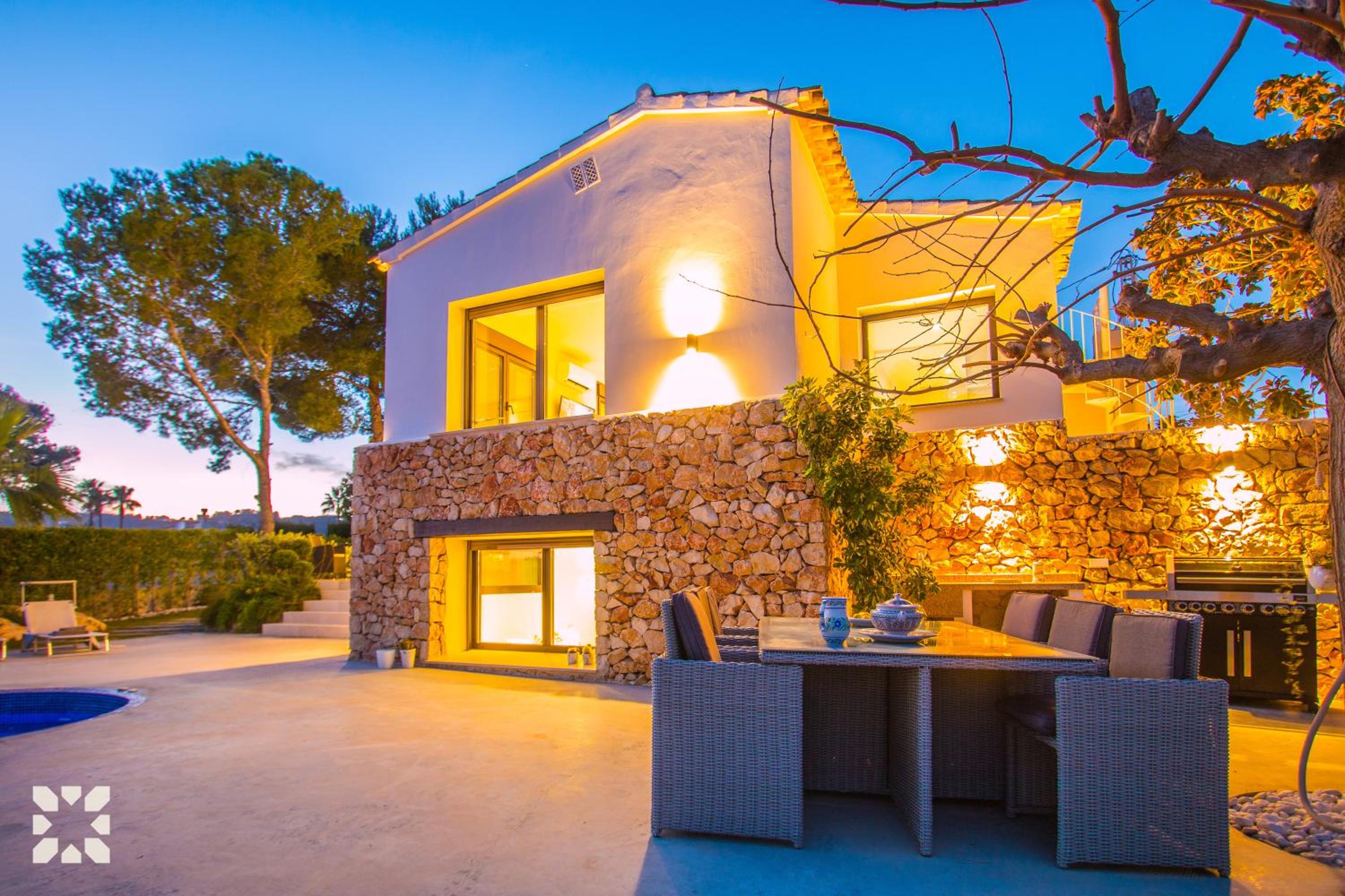 Villa Los Roques by Abahana Villas view 3