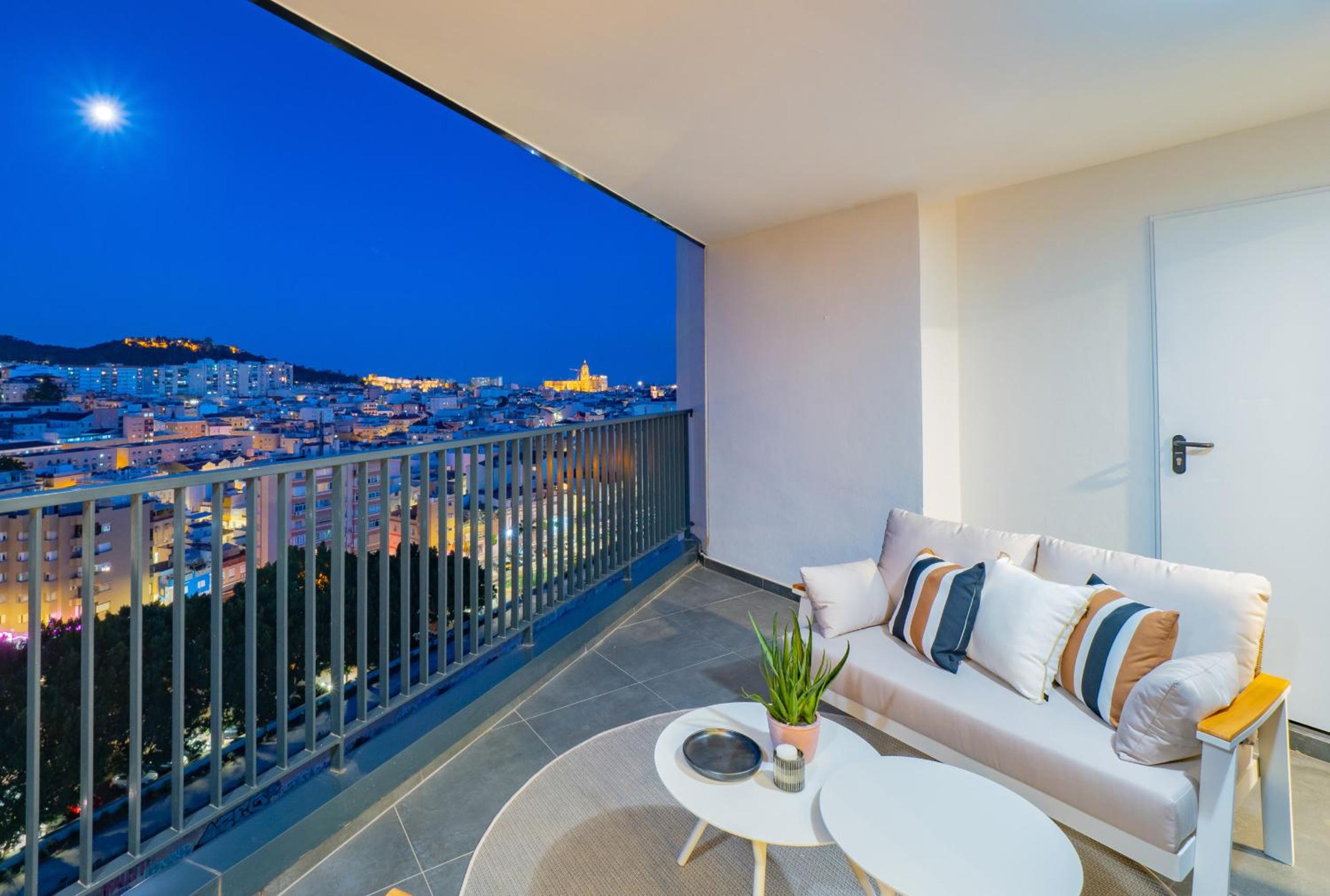 Cubo's Luxury Urban Sky Apartment 12
