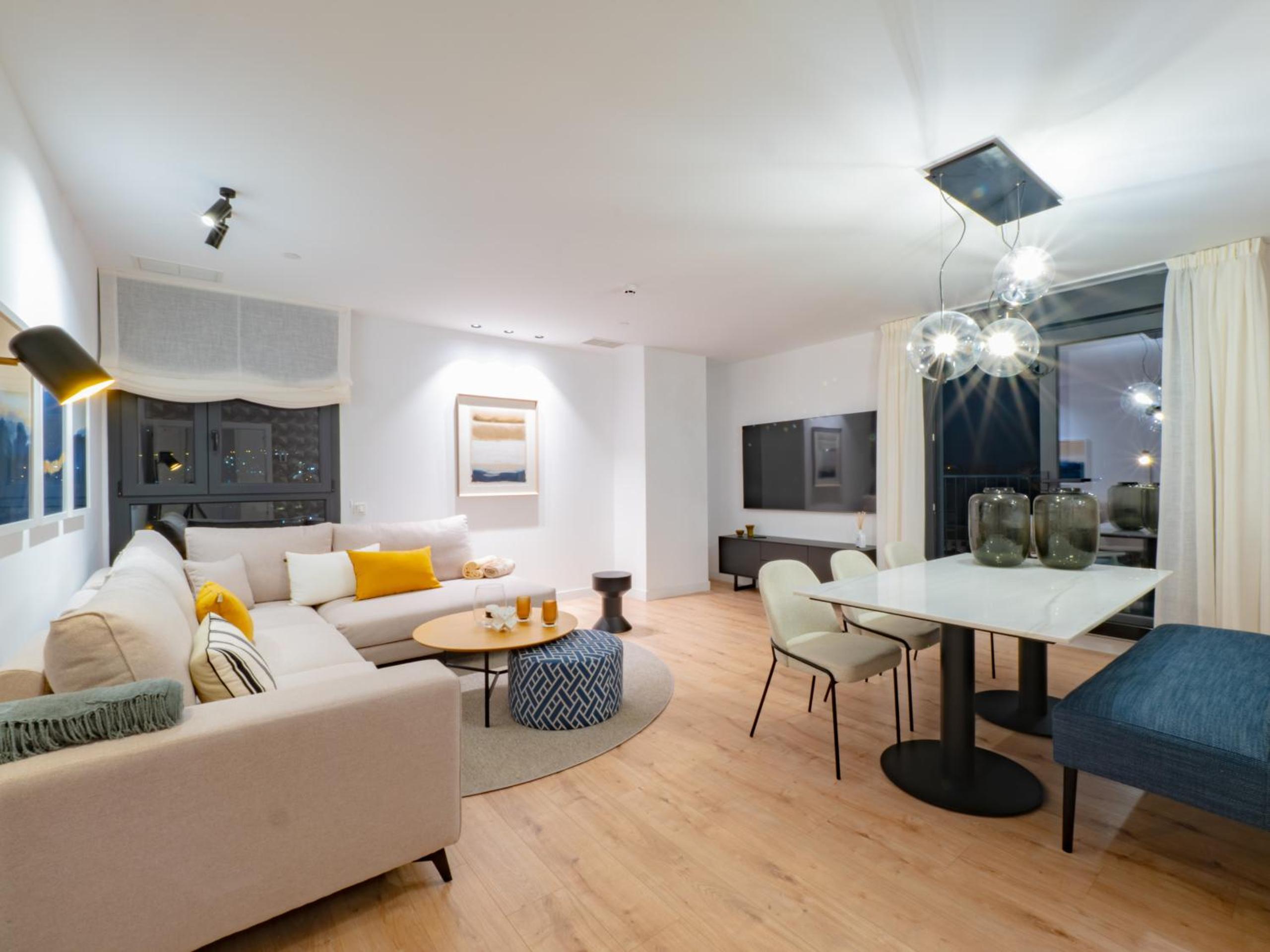 Cubo's Luxury Urban Sky Apartment 12