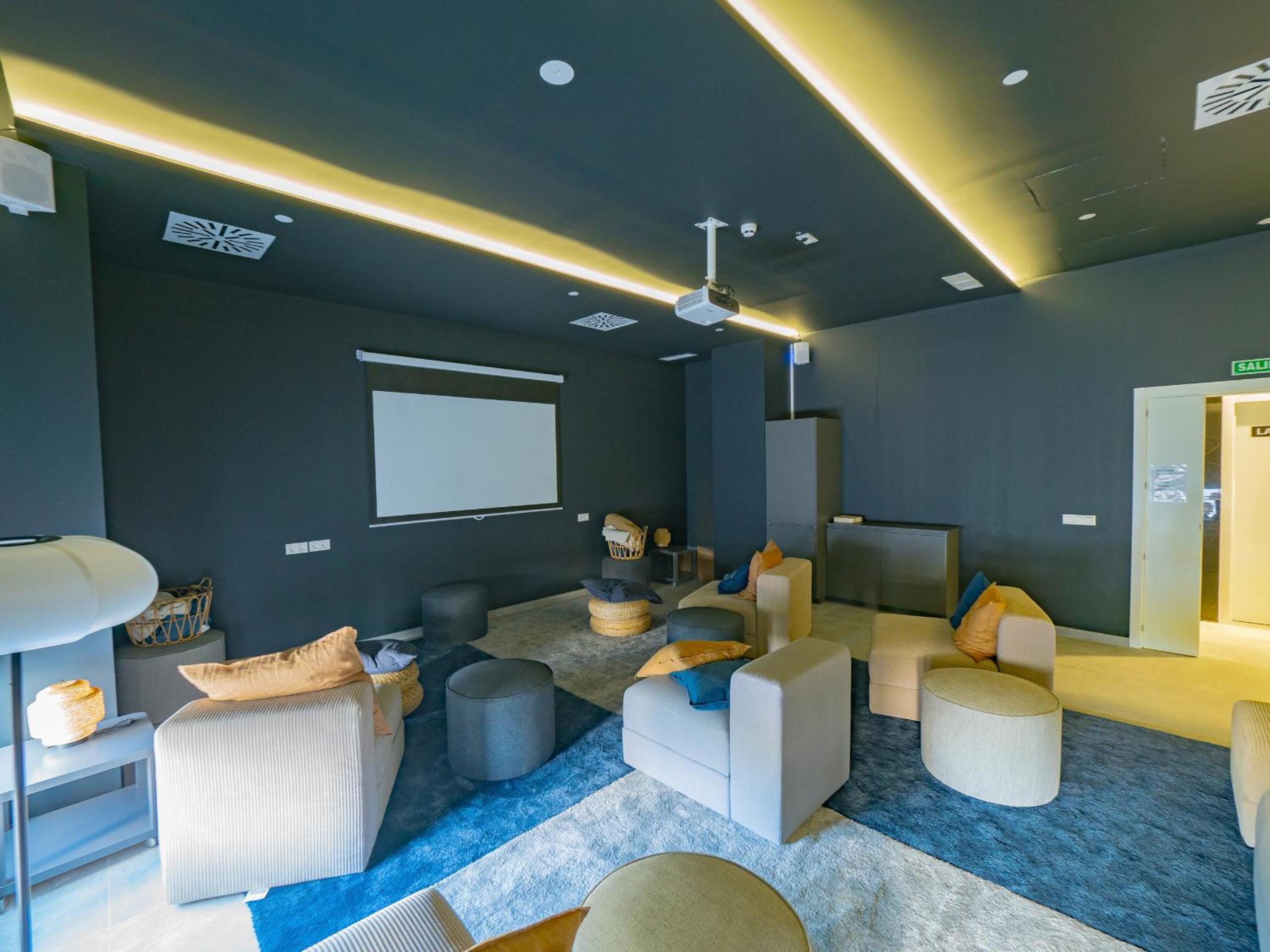 Cubo's Luxury Urban Sky Apartment 12