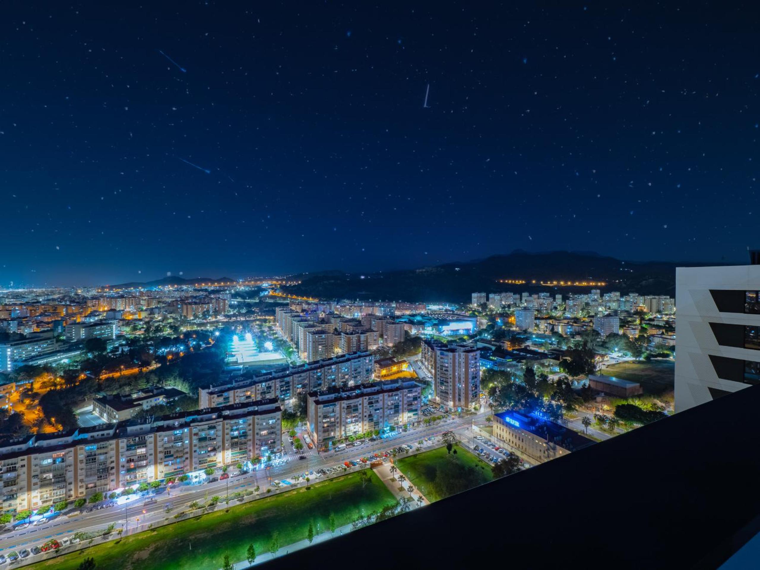Cubo's Luxury Urban Sky Apartment 12