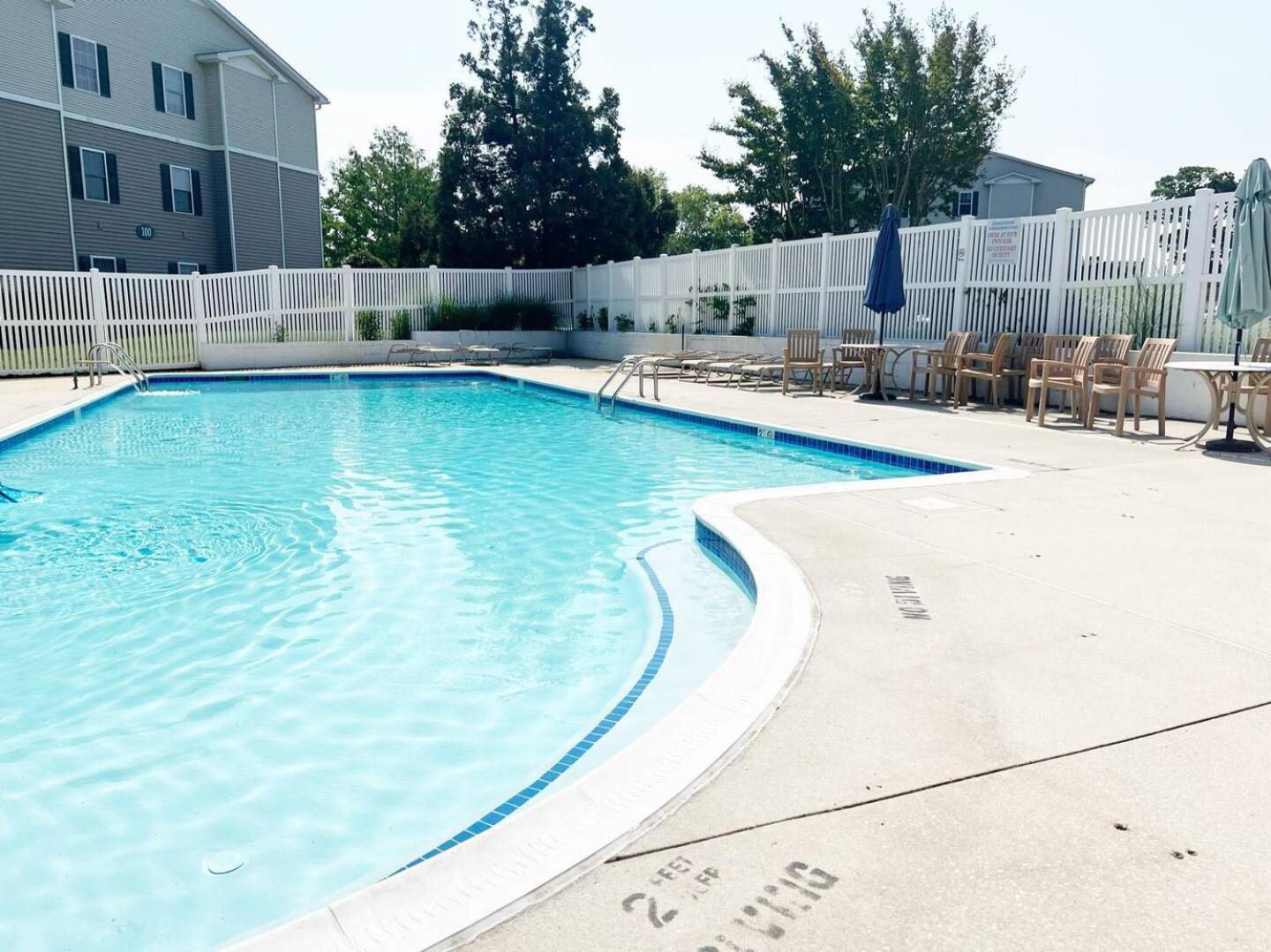 Beach perfect getaway 2 bedroom apartment view 4