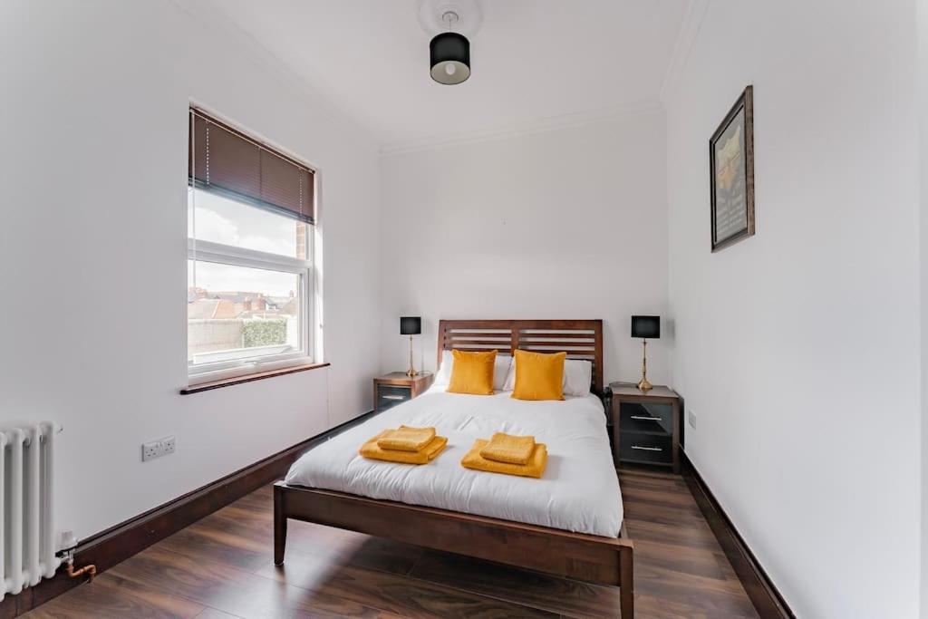 Logan Lodge, Great Yarmouth - for your large group! view 2