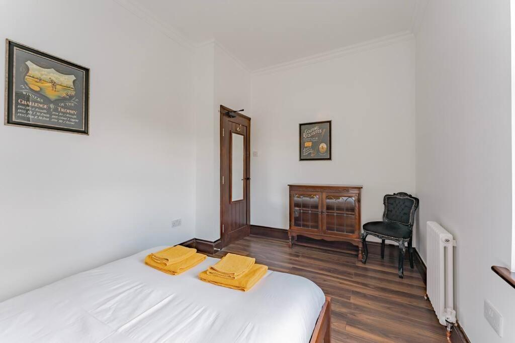 Logan Lodge, Great Yarmouth - for your large group! view 3