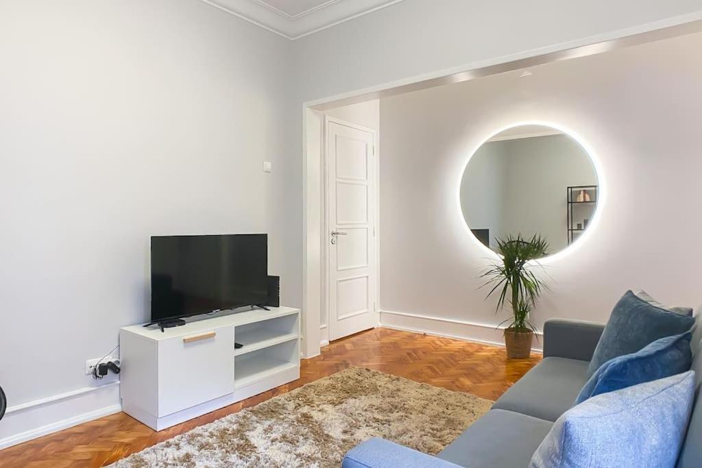 Uptown Stylish Apartment view 3