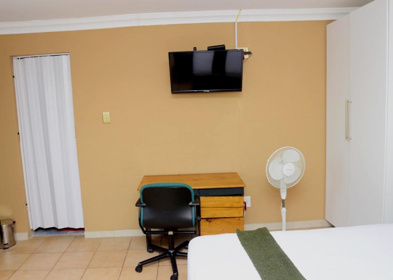 Photo 6