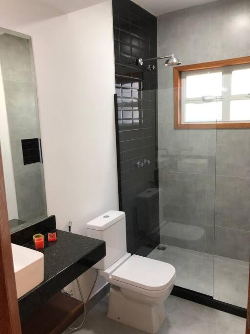 Casa maravilhosa a 2 quadras da praia - 5 suites