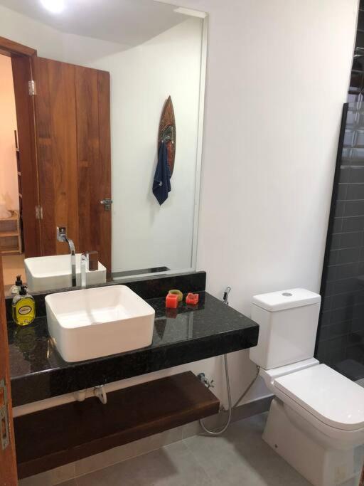 Casa maravilhosa a 2 quadras da praia - 5 suites