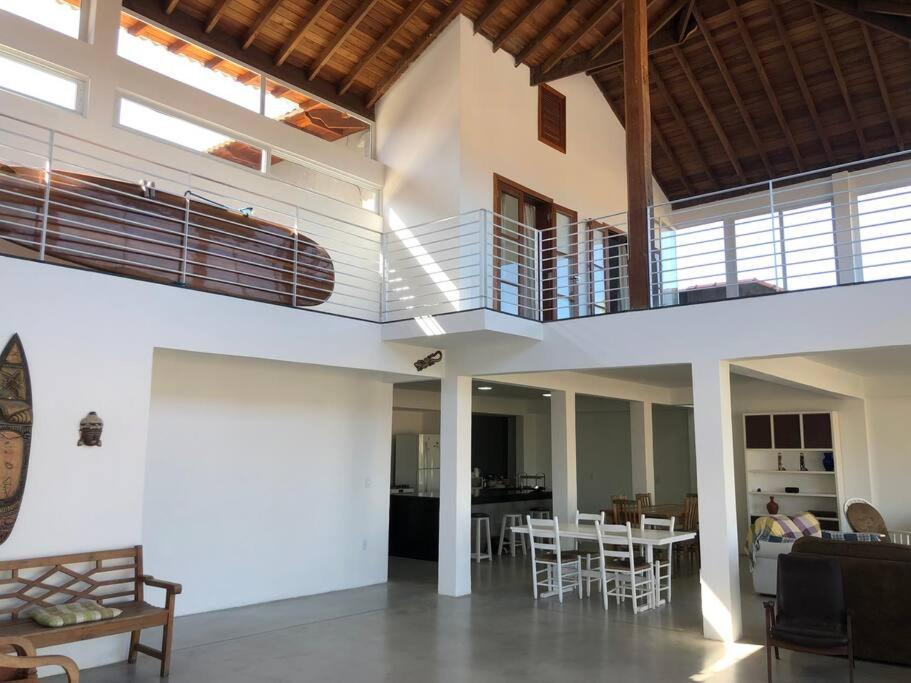 Casa maravilhosa a 2 quadras da praia - 5 suites