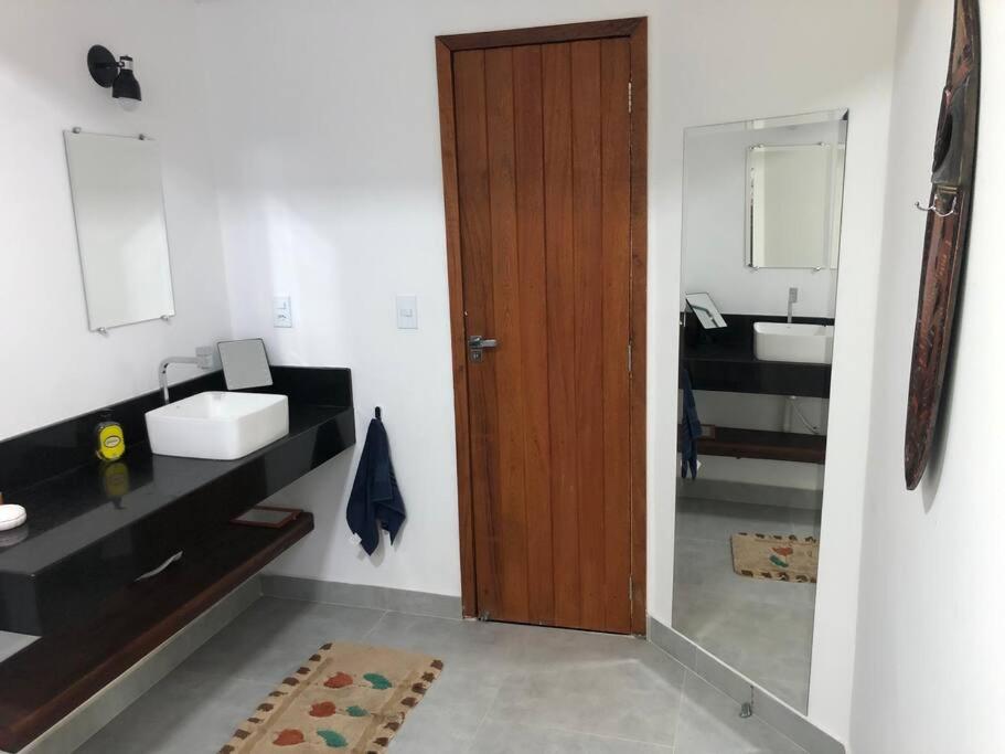 Casa maravilhosa a 2 quadras da praia - 5 suites