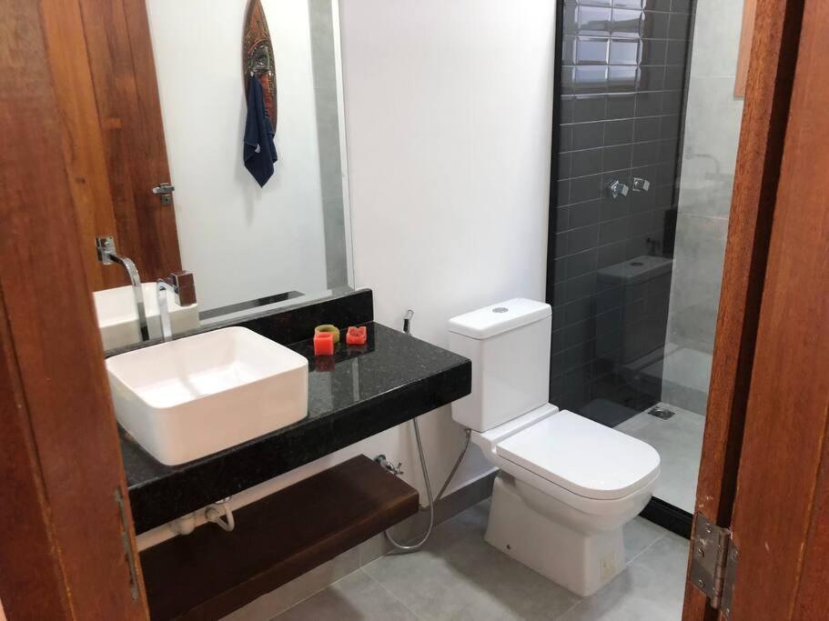 Casa maravilhosa a 2 quadras da praia - 5 suites