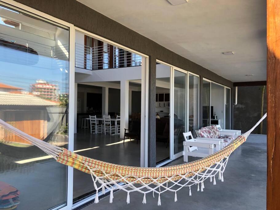 Casa maravilhosa a 2 quadras da praia - 5 suites