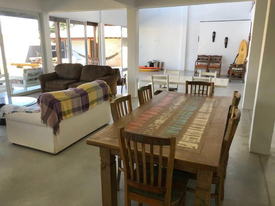 Casa maravilhosa a 2 quadras da praia - 5 suites