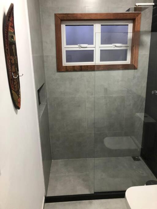Casa maravilhosa a 2 quadras da praia - 5 suites