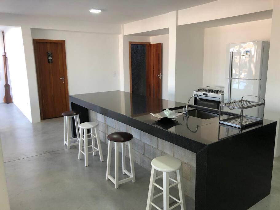 Casa maravilhosa a 2 quadras da praia - 5 suites