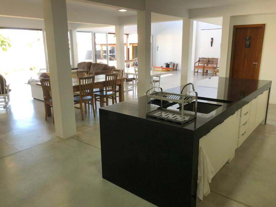 Casa maravilhosa a 2 quadras da praia - 5 suites