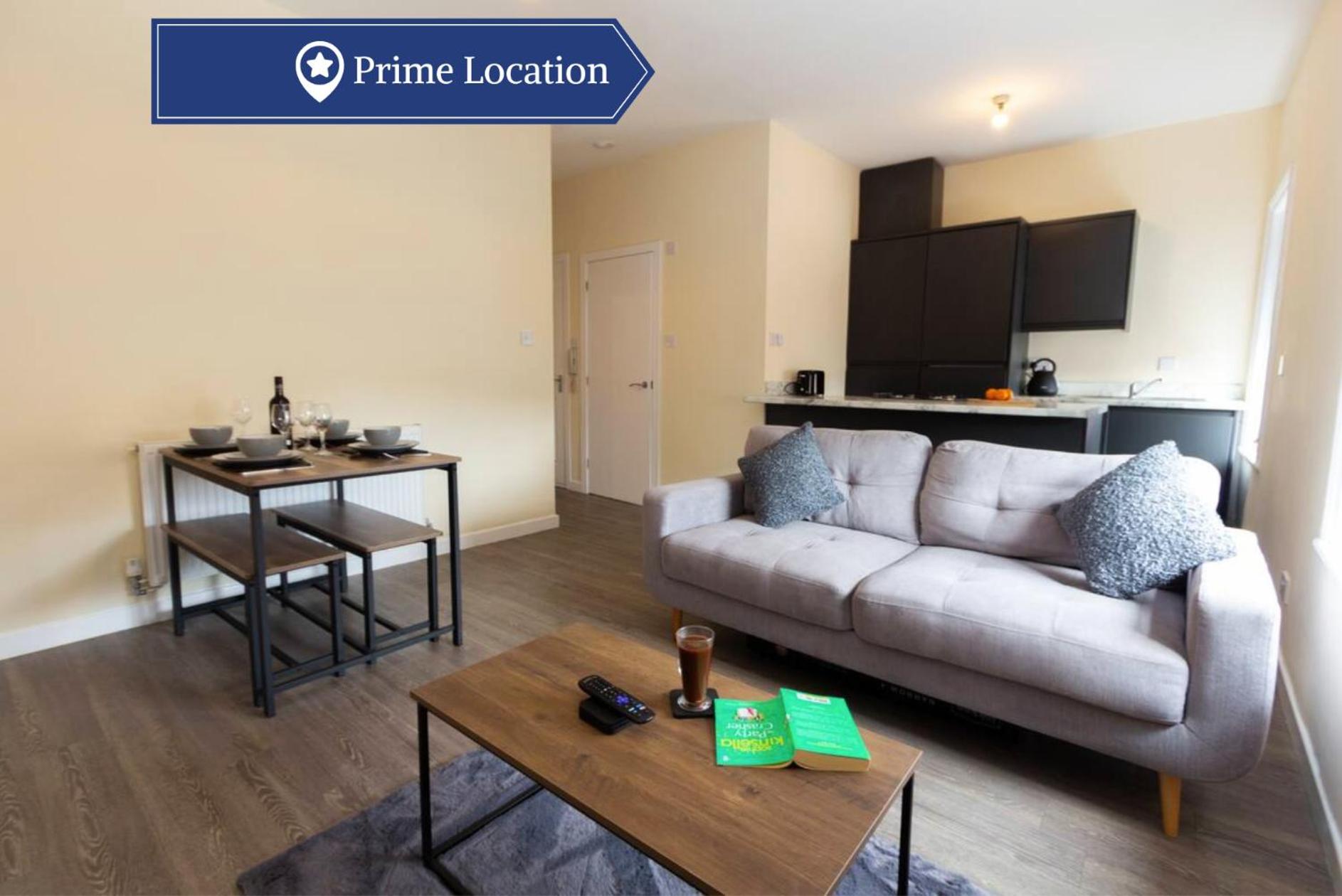 Seaside Retreat - 2BR Apt in Southport view 2