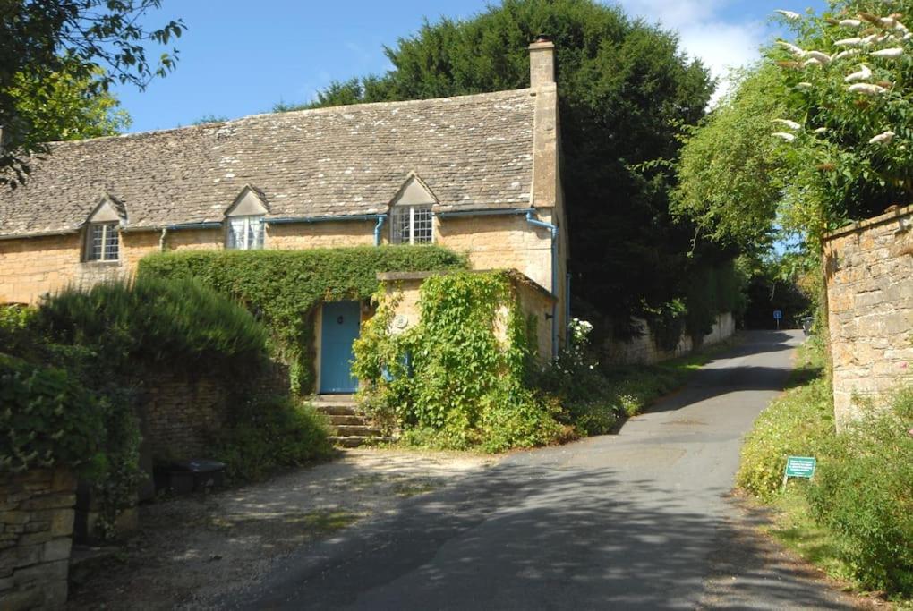 Slatters Cottage - 17th Century Cotswolds Cottage view 5