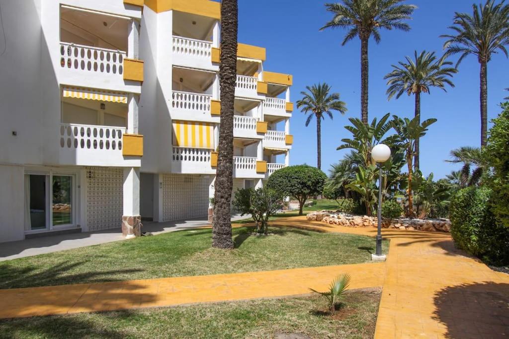 Chus apartment 1º linea playa view 2