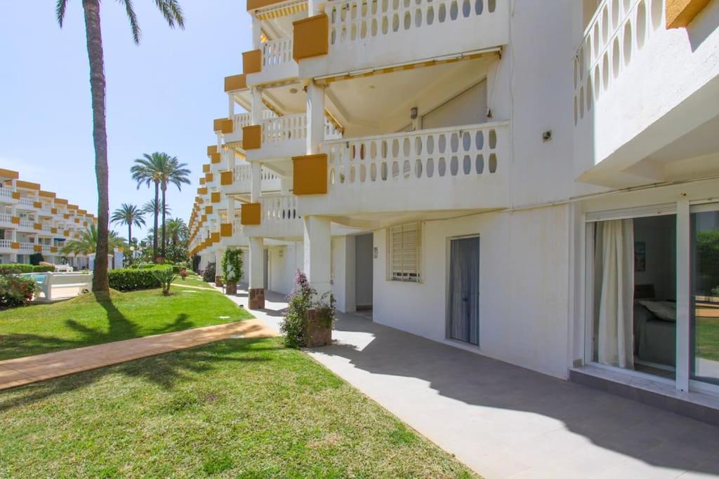 Chus apartment 1º linea playa view 3