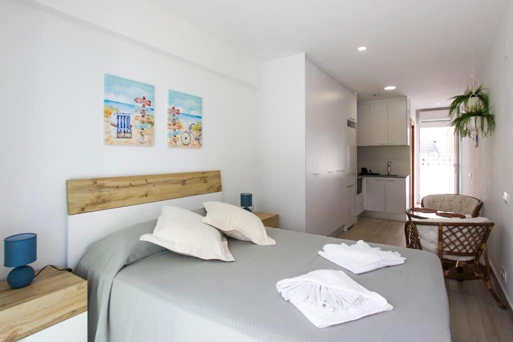 Chus apartment 1º linea playa view 4