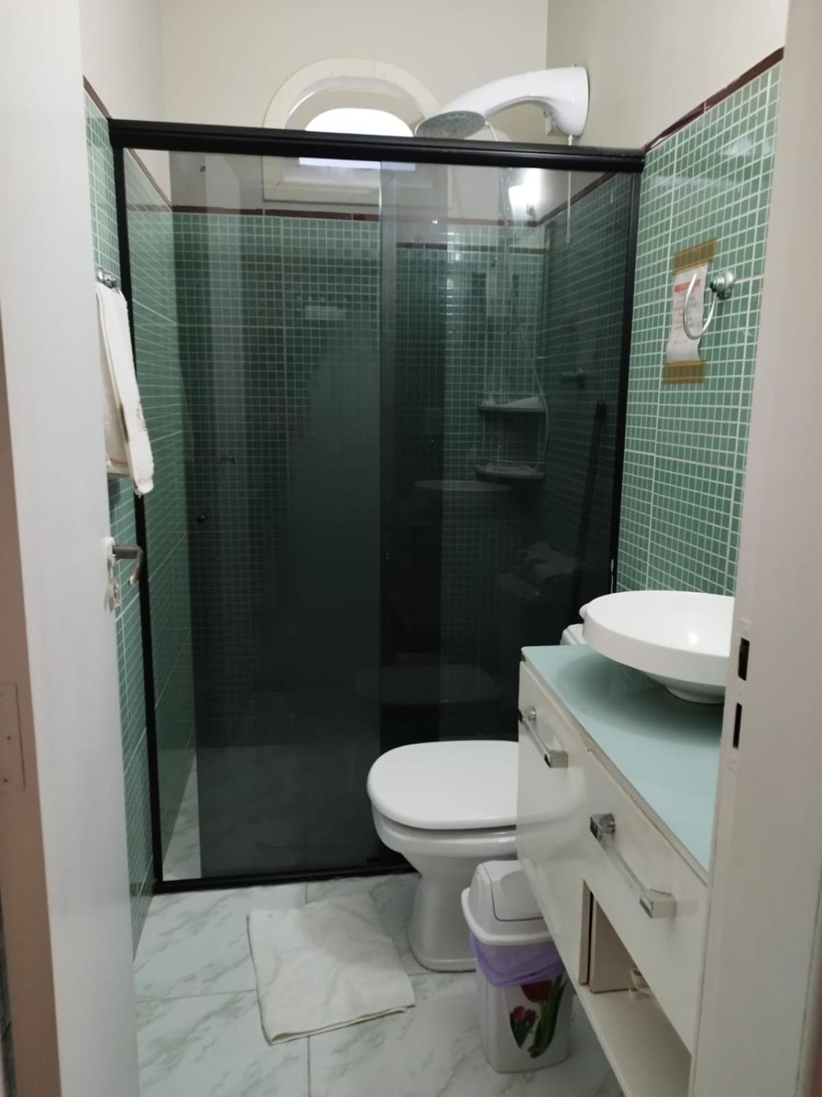 Casa de 2 Pavimentos Inteira com garagem
