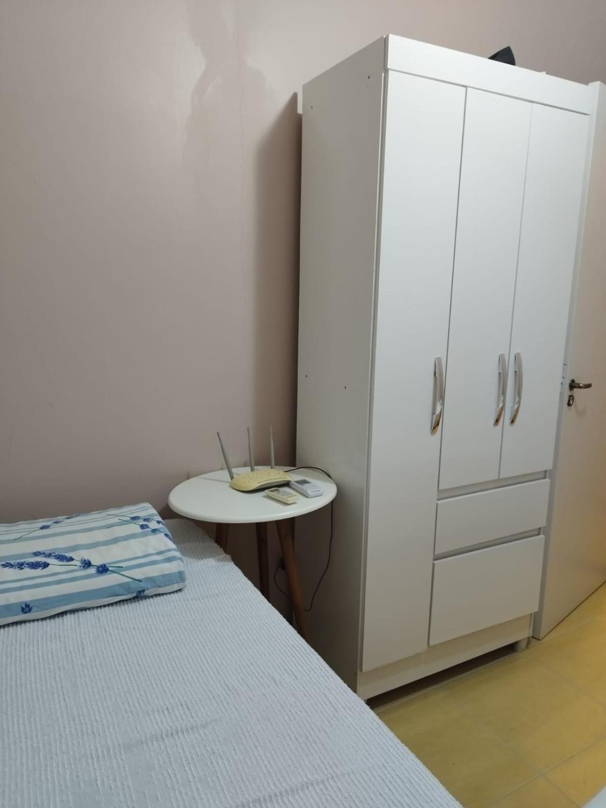Casa de 2 Pavimentos Inteira com garagem