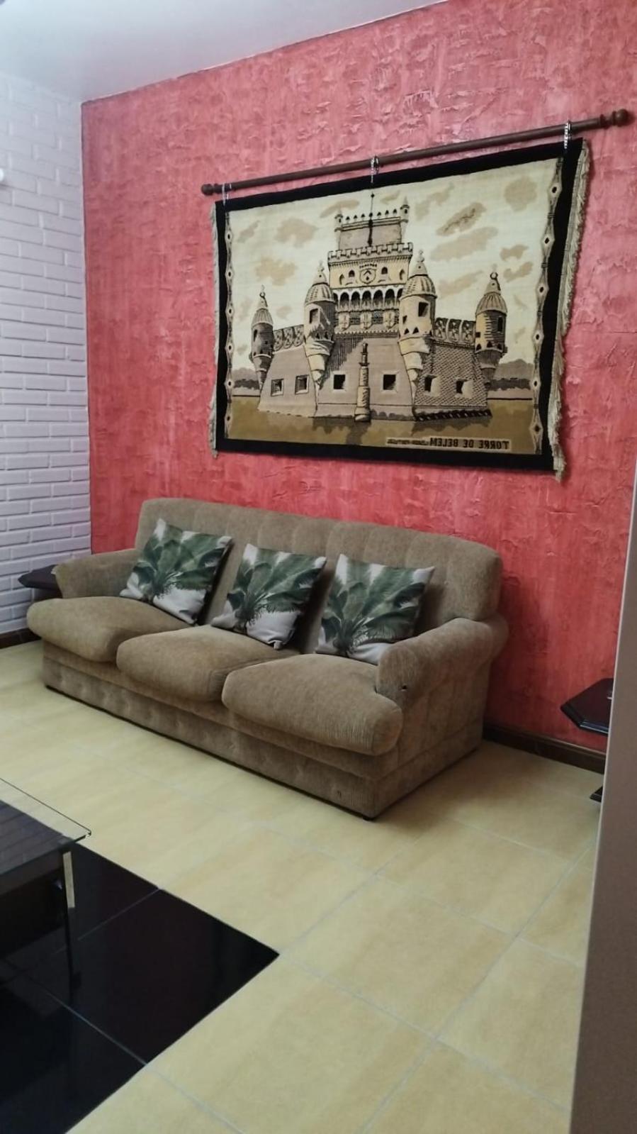 Casa de 2 Pavimentos Inteira com garagem