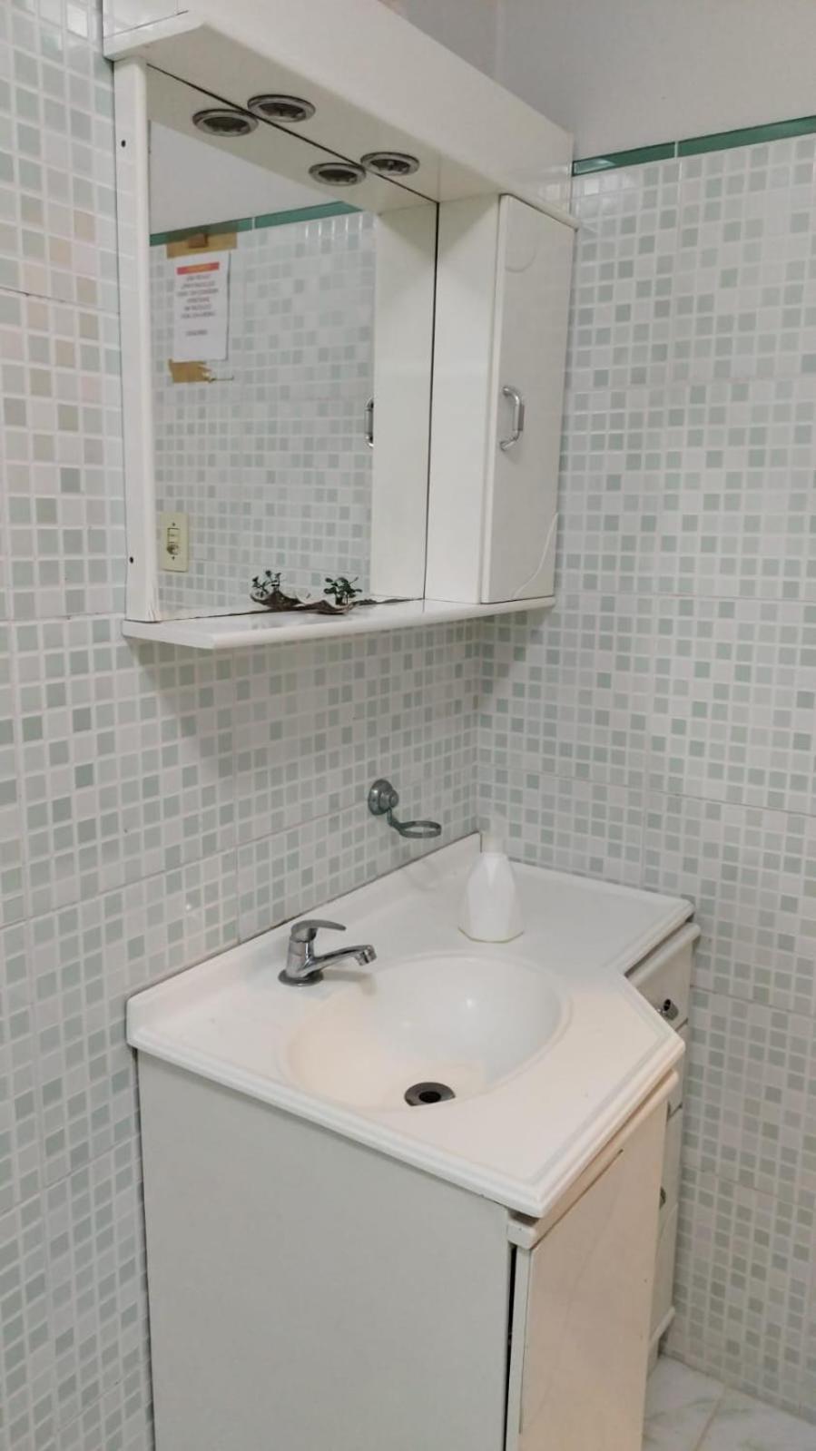Casa de 2 Pavimentos Inteira com garagem