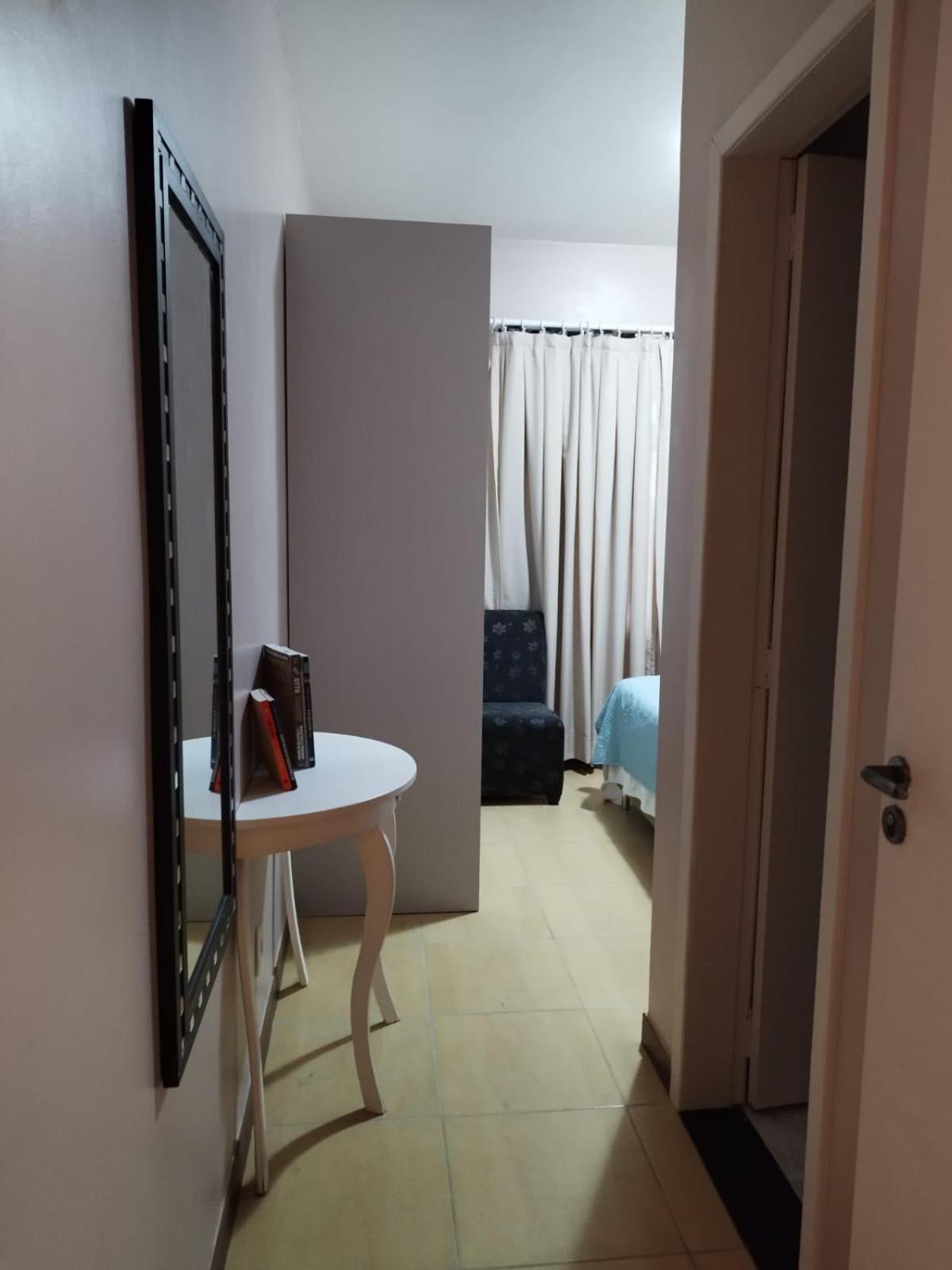 Casa de 2 Pavimentos Inteira com garagem