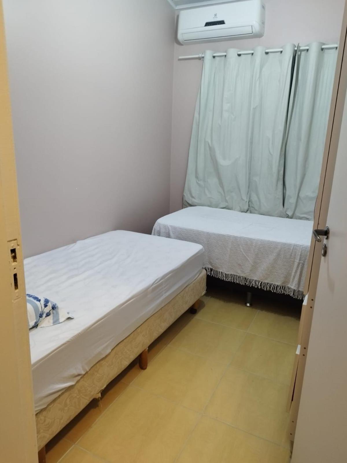 Casa de 2 Pavimentos Inteira com garagem