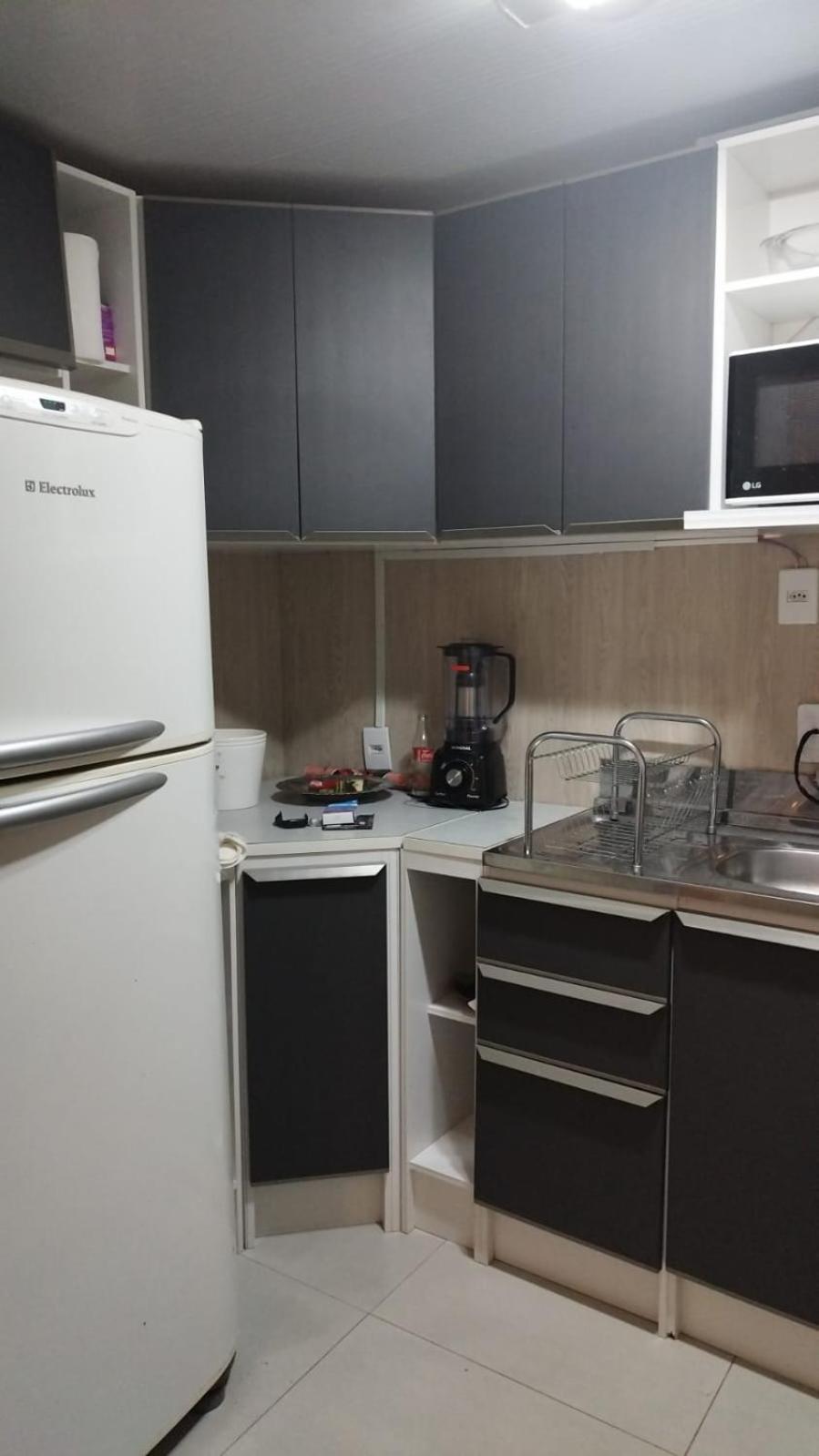 Casa de 2 Pavimentos Inteira com garagem
