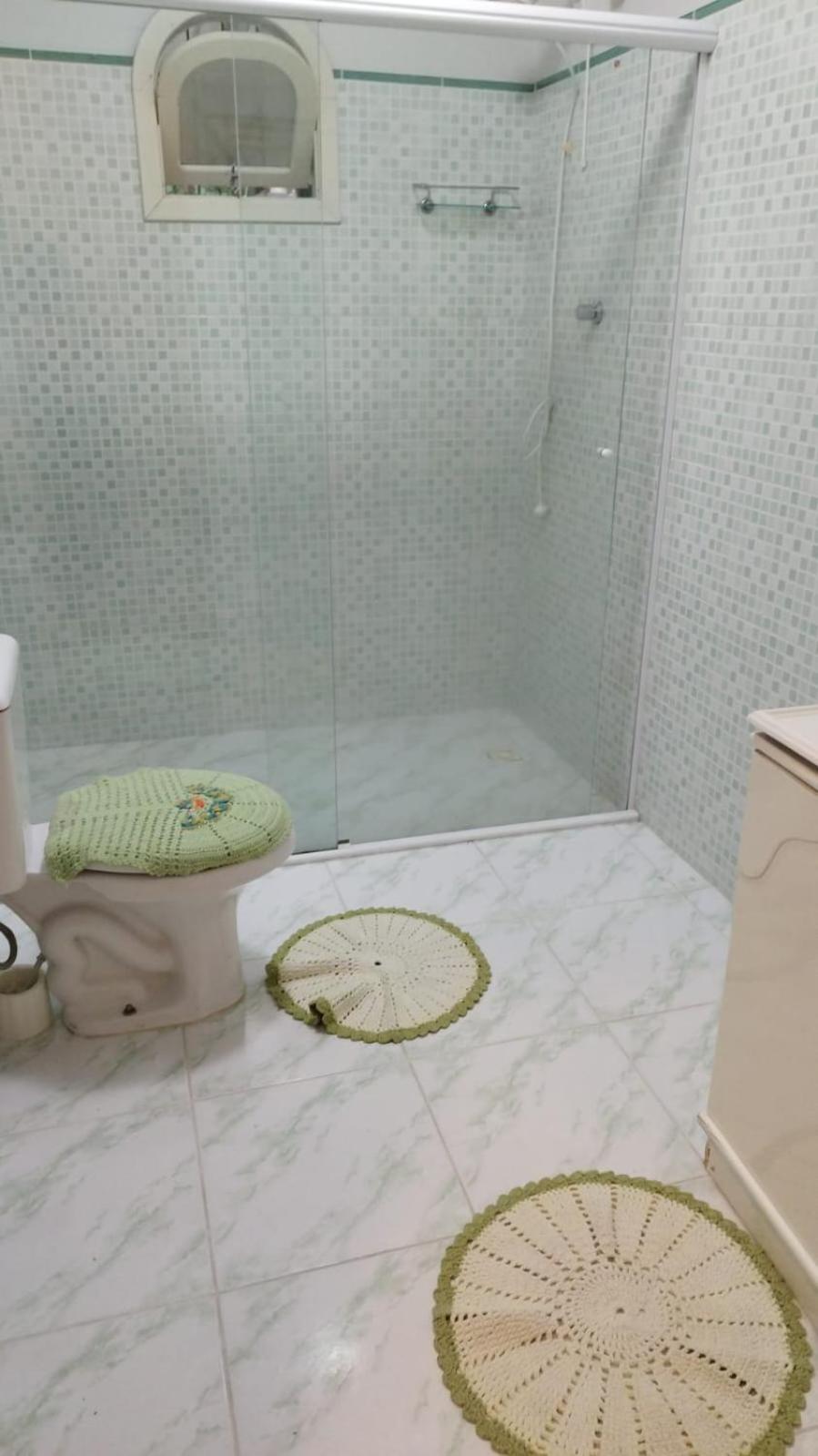 Casa de 2 Pavimentos Inteira com garagem