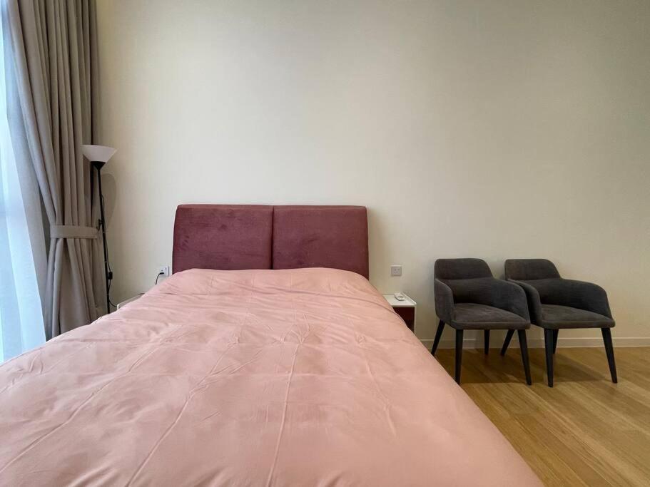 Perfect fully furnished loft for ladies or couples