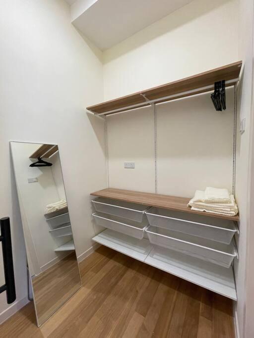 Perfect fully furnished loft for ladies or couples