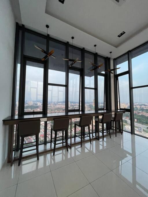 Perfect fully furnished loft for ladies or couples