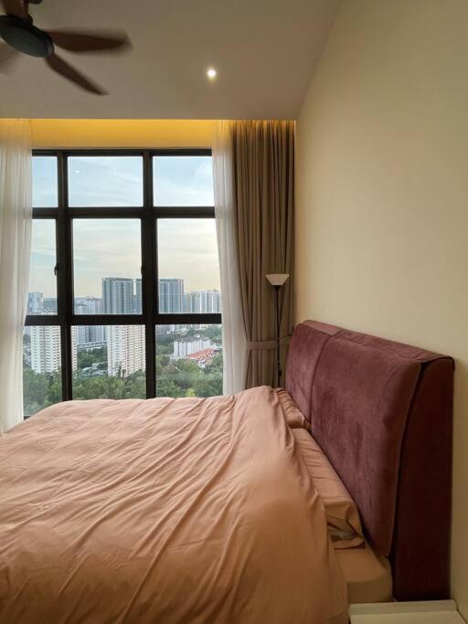 Perfect fully furnished loft for ladies or couples