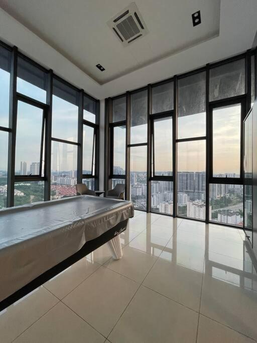 Perfect fully furnished loft for ladies or couples