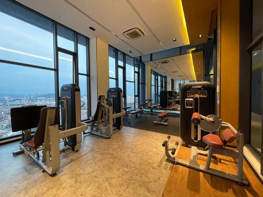 Perfect fully furnished loft for ladies or couples
