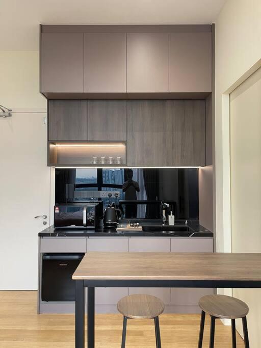 Perfect fully furnished loft for ladies or couples